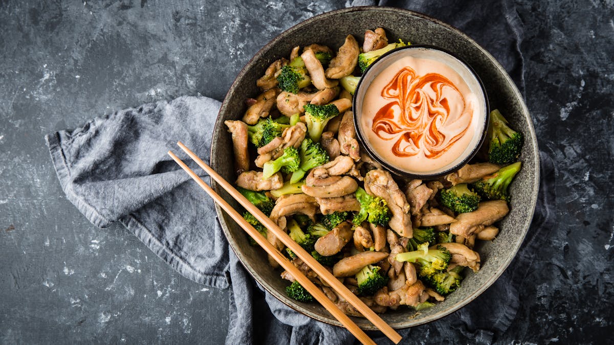 Asian keto chicken stir-fry with broccoli