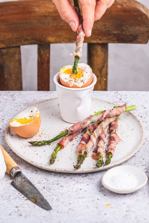 Bacon-asparagus dippers with jammy eggs