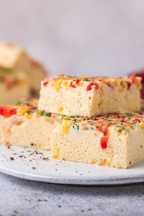 Vegetarian egg bites with cheddar and bell pepper