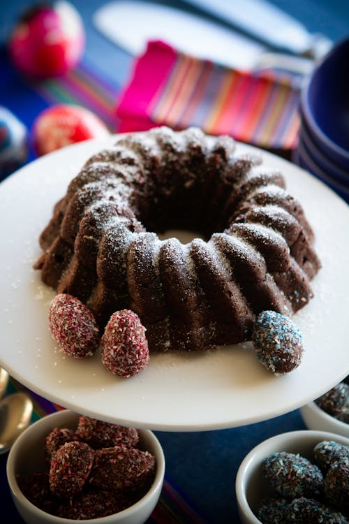 Low carb chocolate cake with Easter eggs