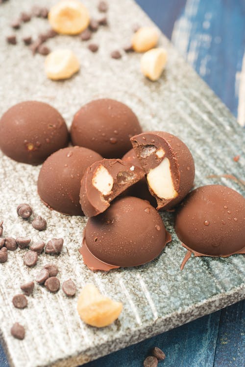 Keto chocolate macadamia nut fat bombs