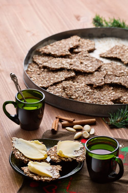 Low carb pumpkin spice crackers