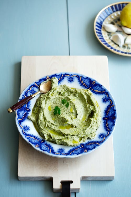 Keto avocado hummus