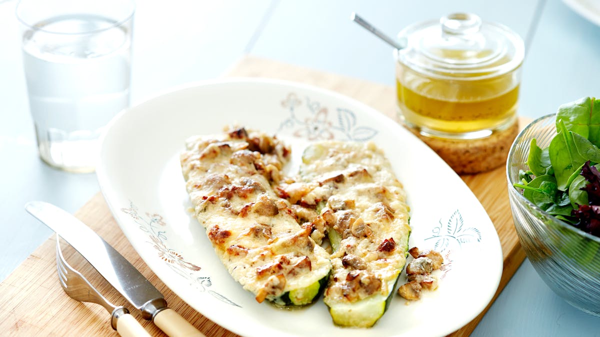 Low-carb vegetarian stuffed zucchini boats