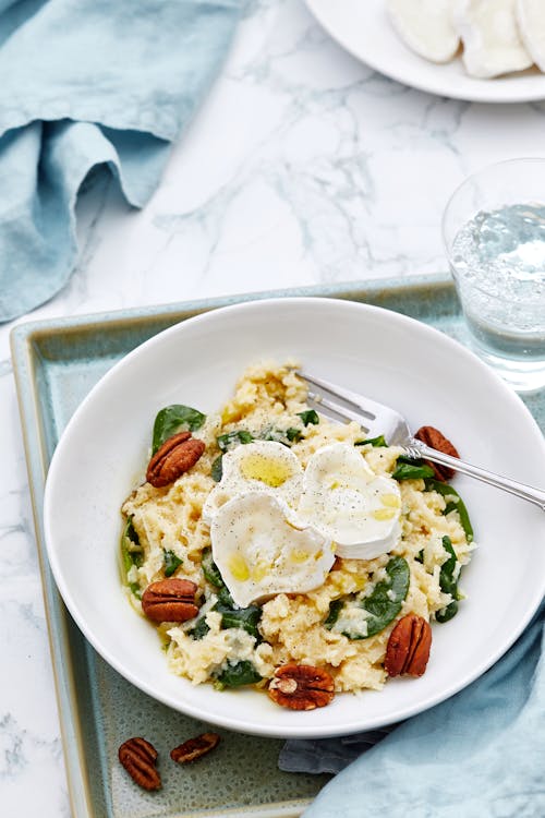 Creamy low carb cauliflower risotto with spinach and goat cheese