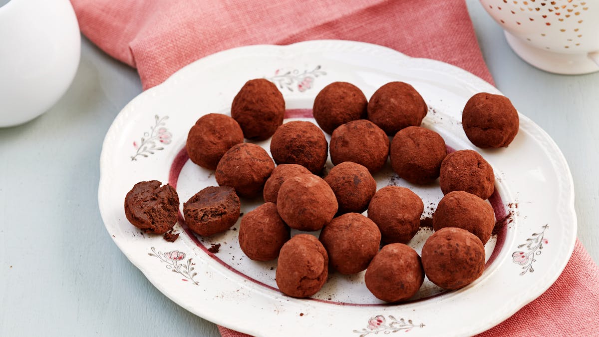 Low carb chocolate avocado truffles