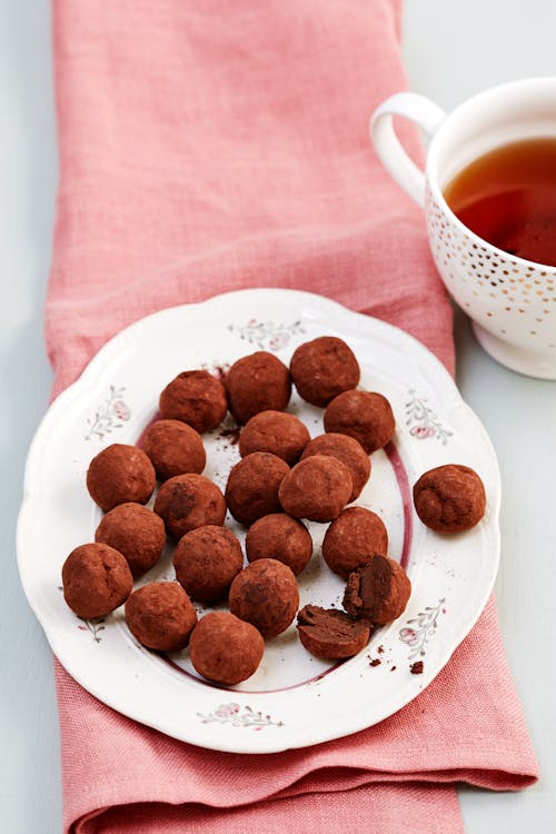 Low carb chocolate avocado truffles