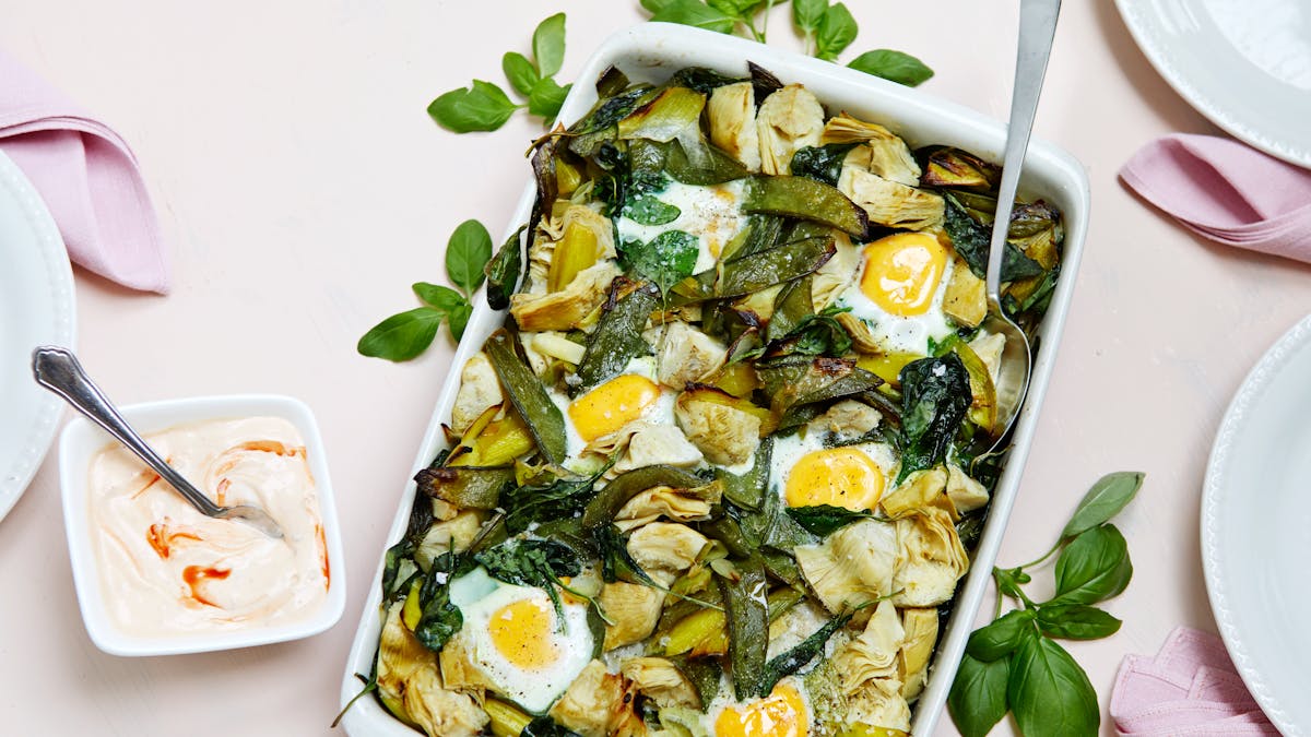 Baked eggs with veggies and spicy yogurt sauce