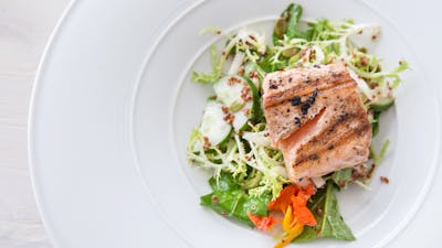 Our top 8 weight loss meal plans & meal prep tips
