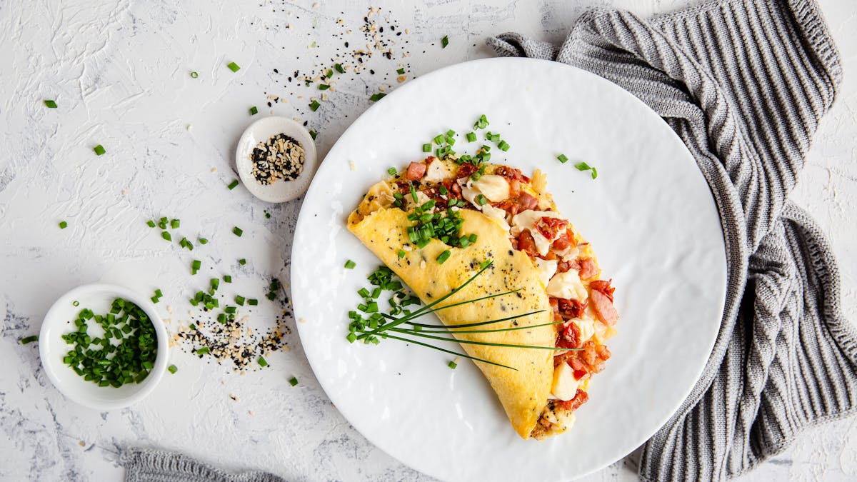 Everything but the bagel omelet