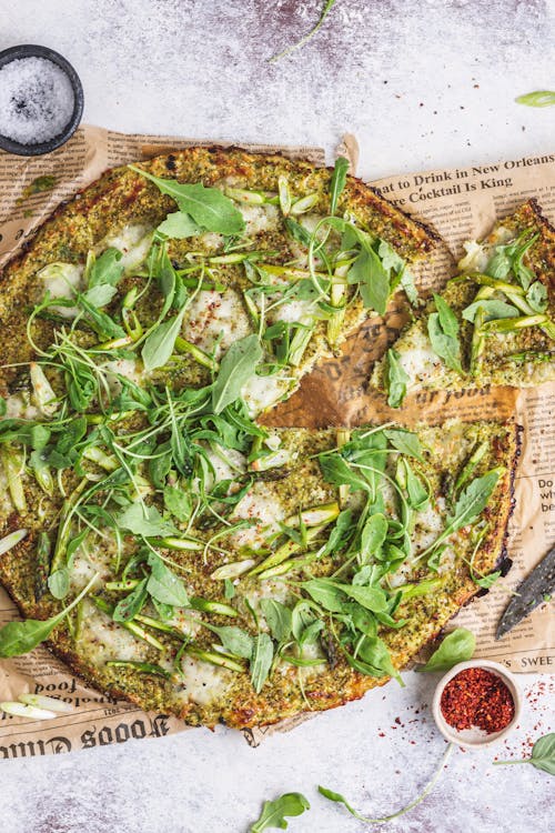 Green broccoli pizza