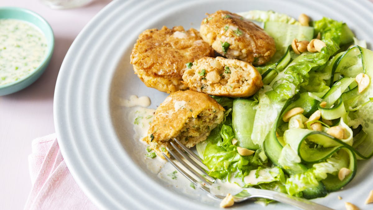 Crab cakes with cucumber salad