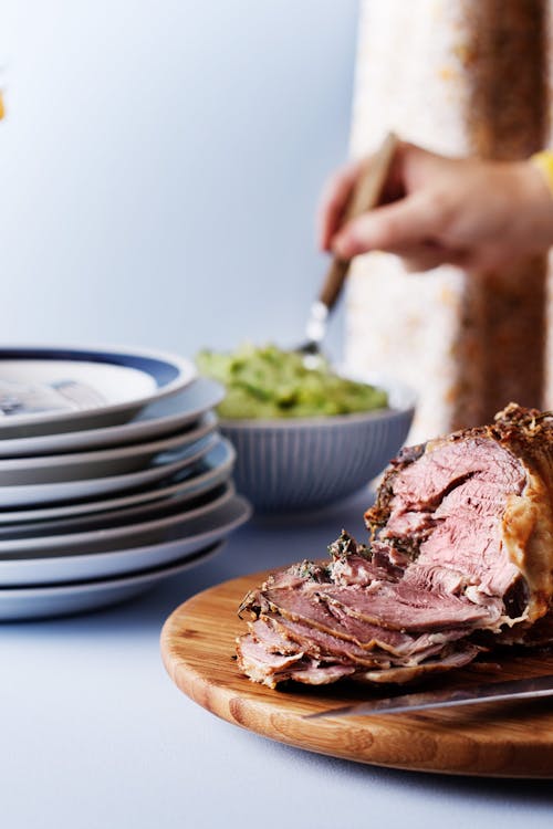 Low carb lamb roast with broccoli purée
