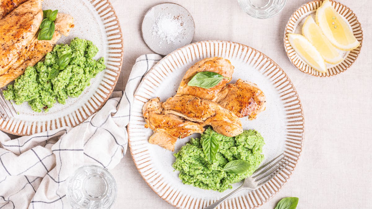 Skillet chicken breast with broccoli mash