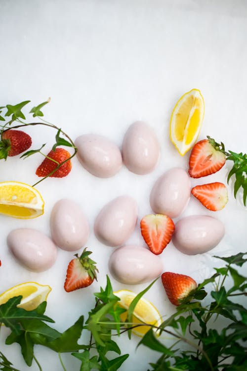 Low carb strawberry cream gummies